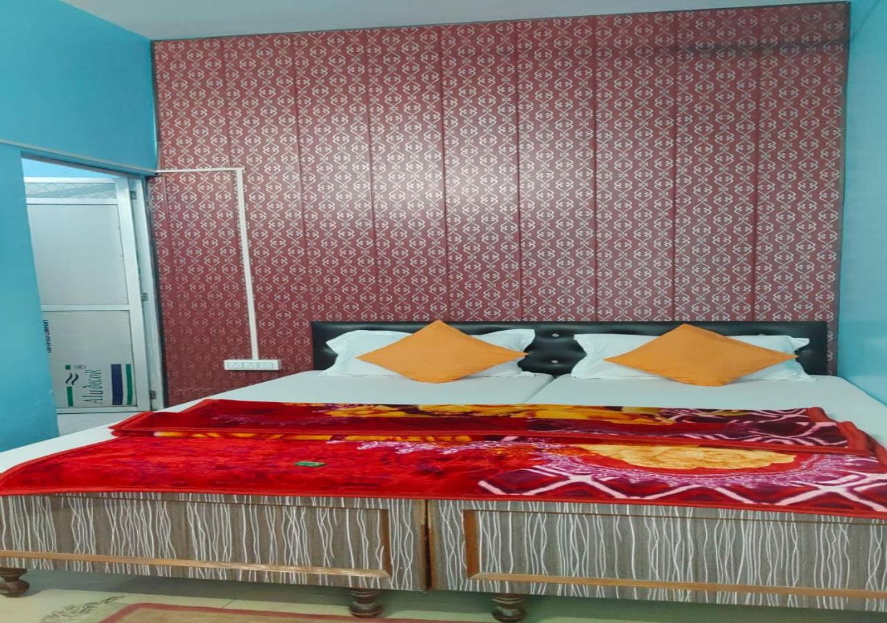 Sri Yoga Mandir Hotel Varanasi Exterior photo