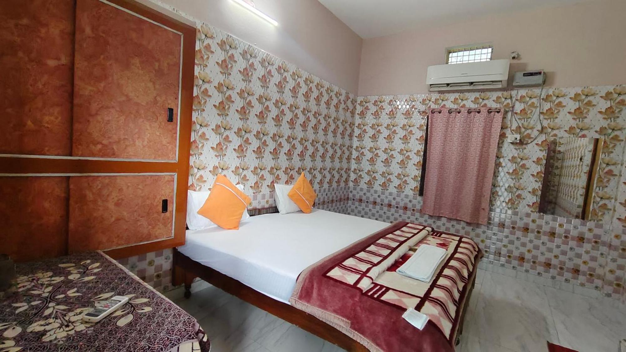 Sri Yoga Mandir Hotel Varanasi Exterior photo