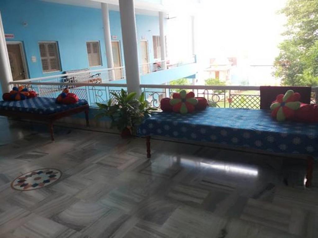 Sri Yoga Mandir Hotel Varanasi Exterior photo